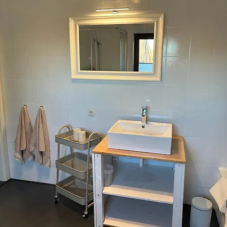 Apartment 2-zimmer-wohnung Mit Moderner Ausstattung *